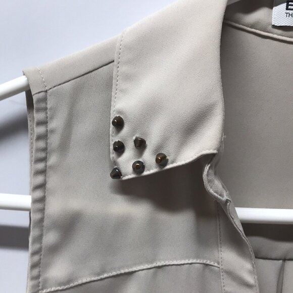 Express 'The Portofino Shirt' Studded Collar Sleeveless Blouse - Picture 6 of 13